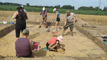 Kolejny sezon prac archeologicznych w Dąbrowie rozpoczęty