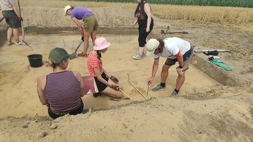 Kolejny sezon prac archeologicznych w Dąbrowie rozpoczęty