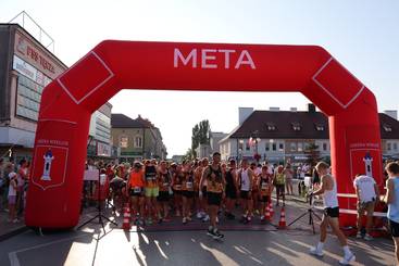 Nie udało się rok temu, tym razem Michał Bator już triumfował w Wieluńskim Biegu Pokoju i Pojednania. Agnieszka Kuzyk najlepsza wśród pań