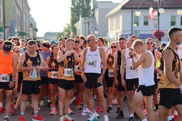 Nie udało się rok temu, tym razem Michał Bator już triumfował w Wieluńskim Biegu Pokoju i Pojednania. Agnieszka Kuzyk najlepsza wśród pań