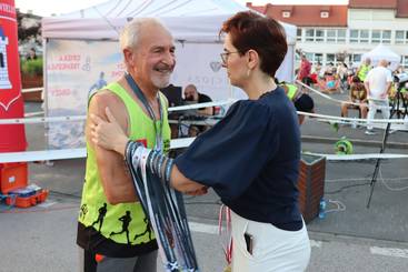 Nie udało się rok temu, tym razem Michał Bator już triumfował w Wieluńskim Biegu Pokoju i Pojednania. Agnieszka Kuzyk najlepsza wśród pań