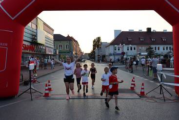 Nie udało się rok temu, tym razem Michał Bator już triumfował w Wieluńskim Biegu Pokoju i Pojednania. Agnieszka Kuzyk najlepsza wśród pań