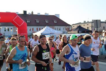 Nie udało się rok temu, tym razem Michał Bator już triumfował w Wieluńskim Biegu Pokoju i Pojednania. Agnieszka Kuzyk najlepsza wśród pań