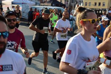 Nie udało się rok temu, tym razem Michał Bator już triumfował w Wieluńskim Biegu Pokoju i Pojednania. Agnieszka Kuzyk najlepsza wśród pań