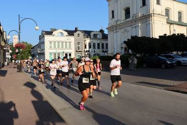 Nie udało się rok temu, tym razem Michał Bator już triumfował w Wieluńskim Biegu Pokoju i Pojednania. Agnieszka Kuzyk najlepsza wśród pań