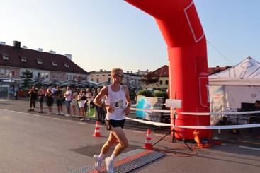 Nie udało się rok temu, tym razem Michał Bator już triumfował w Wieluńskim Biegu Pokoju i Pojednania. Agnieszka Kuzyk najlepsza wśród pań