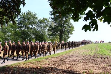 Konopnica: Dzień Patrona Szkoły Podstawowej z udziałem Orkiestry Wojskowej z Warszawy i Kompanii Honorowej 15 Sieradzkiej Brygady Wsparcia Dowodzenia