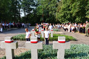 Konopnica: Dzień Patrona Szkoły Podstawowej z udziałem Orkiestry Wojskowej z Warszawy i Kompanii Honorowej 15 Sieradzkiej Brygady Wsparcia Dowodzenia