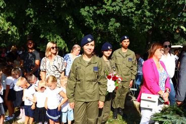 Konopnica: Dzień Patrona Szkoły Podstawowej z udziałem Orkiestry Wojskowej z Warszawy i Kompanii Honorowej 15 Sieradzkiej Brygady Wsparcia Dowodzenia