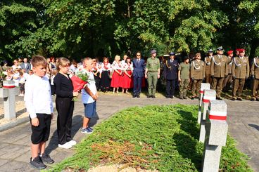 Konopnica: Dzień Patrona Szkoły Podstawowej z udziałem Orkiestry Wojskowej z Warszawy i Kompanii Honorowej 15 Sieradzkiej Brygady Wsparcia Dowodzenia