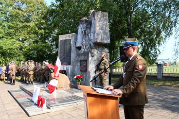 Konopnica: Dzień Patrona Szkoły Podstawowej z udziałem Orkiestry Wojskowej z Warszawy i Kompanii Honorowej 15 Sieradzkiej Brygady Wsparcia Dowodzenia