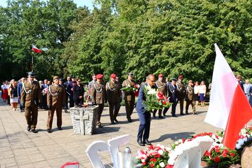 Konopnica: Dzień Patrona Szkoły Podstawowej z udziałem Orkiestry Wojskowej z Warszawy i Kompanii Honorowej 15 Sieradzkiej Brygady Wsparcia Dowodzenia