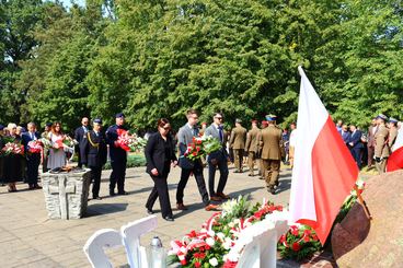 Konopnica: Dzień Patrona Szkoły Podstawowej z udziałem Orkiestry Wojskowej z Warszawy i Kompanii Honorowej 15 Sieradzkiej Brygady Wsparcia Dowodzenia