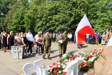 Konopnica: Dzień Patrona Szkoły Podstawowej z udziałem Orkiestry Wojskowej z Warszawy i Kompanii Honorowej 15 Sieradzkiej Brygady Wsparcia Dowodzenia