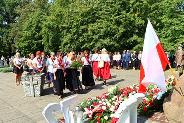 Konopnica: Dzień Patrona Szkoły Podstawowej z udziałem Orkiestry Wojskowej z Warszawy i Kompanii Honorowej 15 Sieradzkiej Brygady Wsparcia Dowodzenia