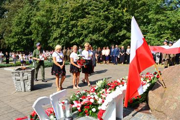 Konopnica: Dzień Patrona Szkoły Podstawowej z udziałem Orkiestry Wojskowej z Warszawy i Kompanii Honorowej 15 Sieradzkiej Brygady Wsparcia Dowodzenia