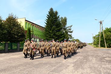 Konopnica: Dzień Patrona Szkoły Podstawowej z udziałem Orkiestry Wojskowej z Warszawy i Kompanii Honorowej 15 Sieradzkiej Brygady Wsparcia Dowodzenia