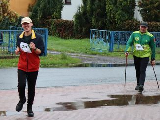 Deszcz nie wystraszył biegaczy i kijkarzy