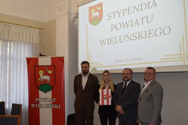 Stypendia Powiatu Wieluńskiego rozdane