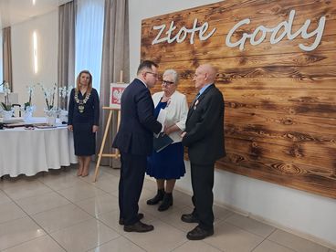 Złote Gody w gminie Wierzchlas. Medale od Prezydenta RP otrzymało 10 par