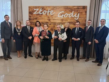 Złote Gody w gminie Wierzchlas. Medale od Prezydenta RP otrzymało 10 par