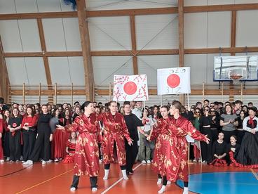 Global Gala w Zespole Szkół nr 1. To podróż dookoła świata w rytm muzyki, pięknych strojów i potraw