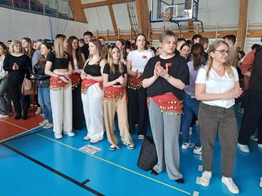 Global Gala w Zespole Szkół nr 1. To podróż dookoła świata w rytm muzyki, pięknych strojów i potraw